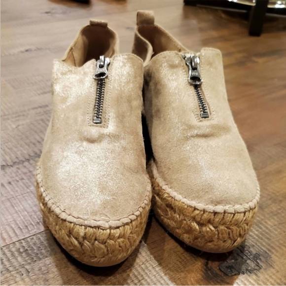 NEW ERIC MICHAEL women serena shoe in gold - Picture 2 of 2